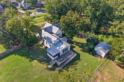 137 Railroad Avenue photo 4
