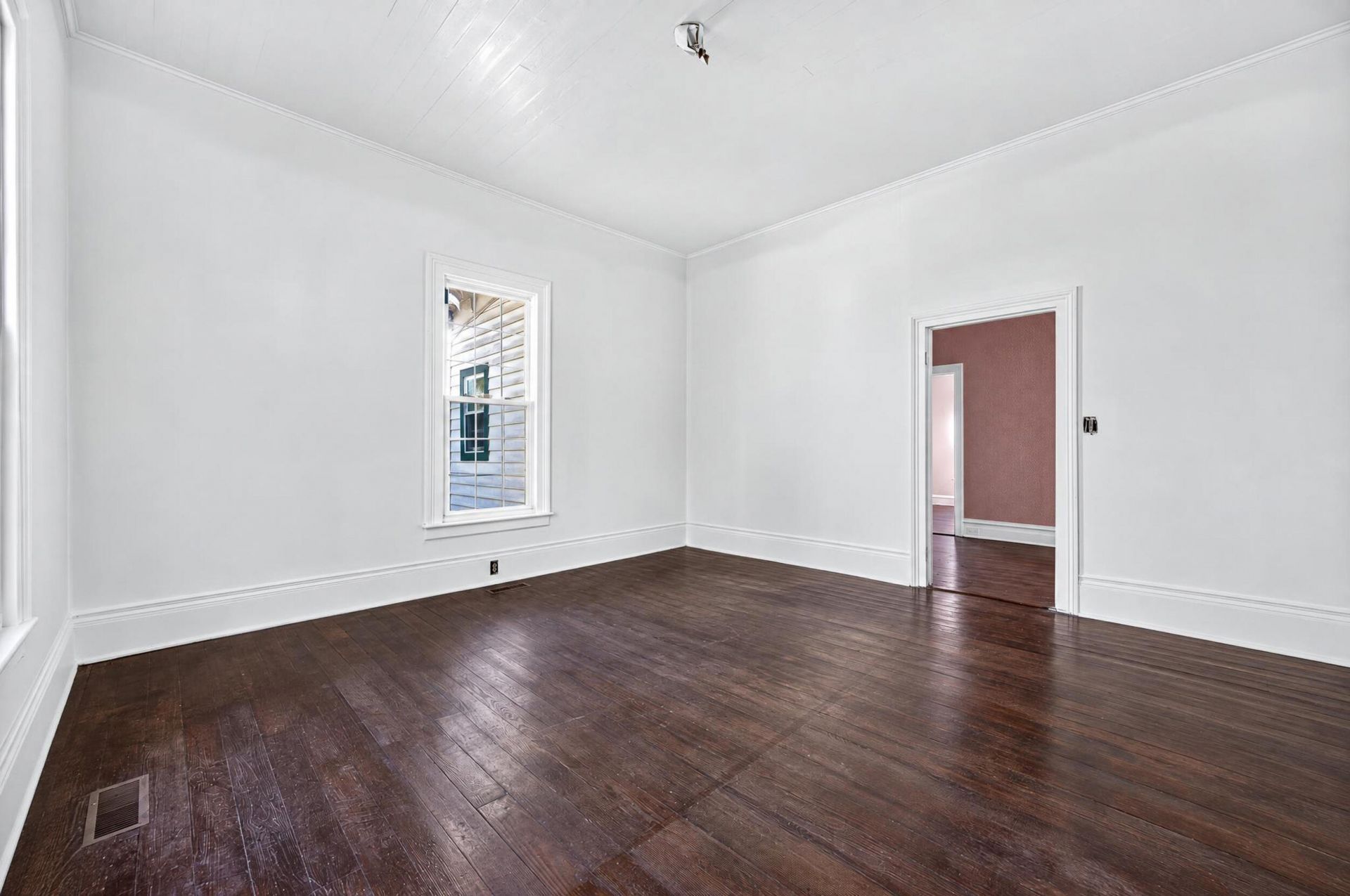 137 Railroad Avenue Photo 20