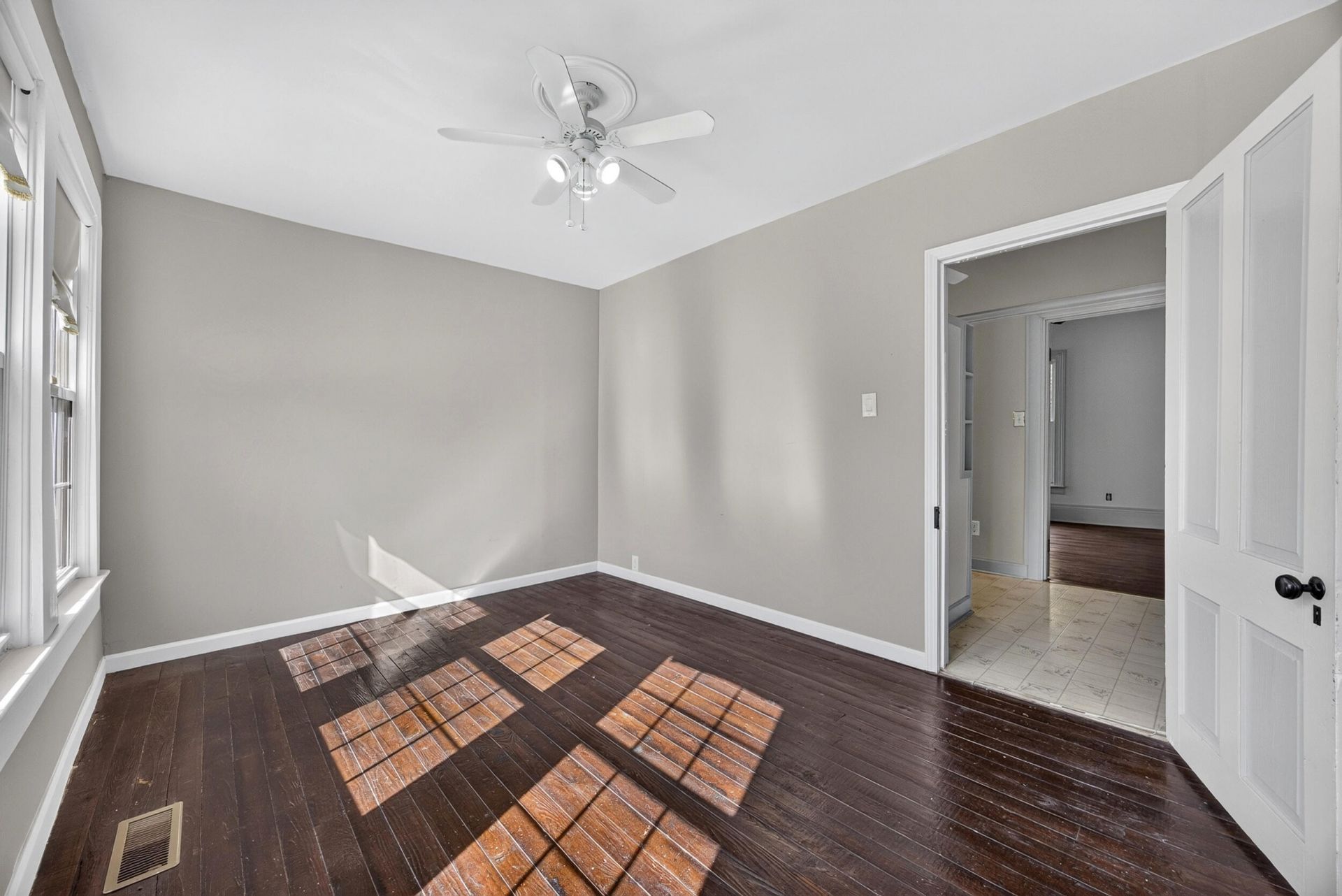 137 Railroad Avenue Photo 22