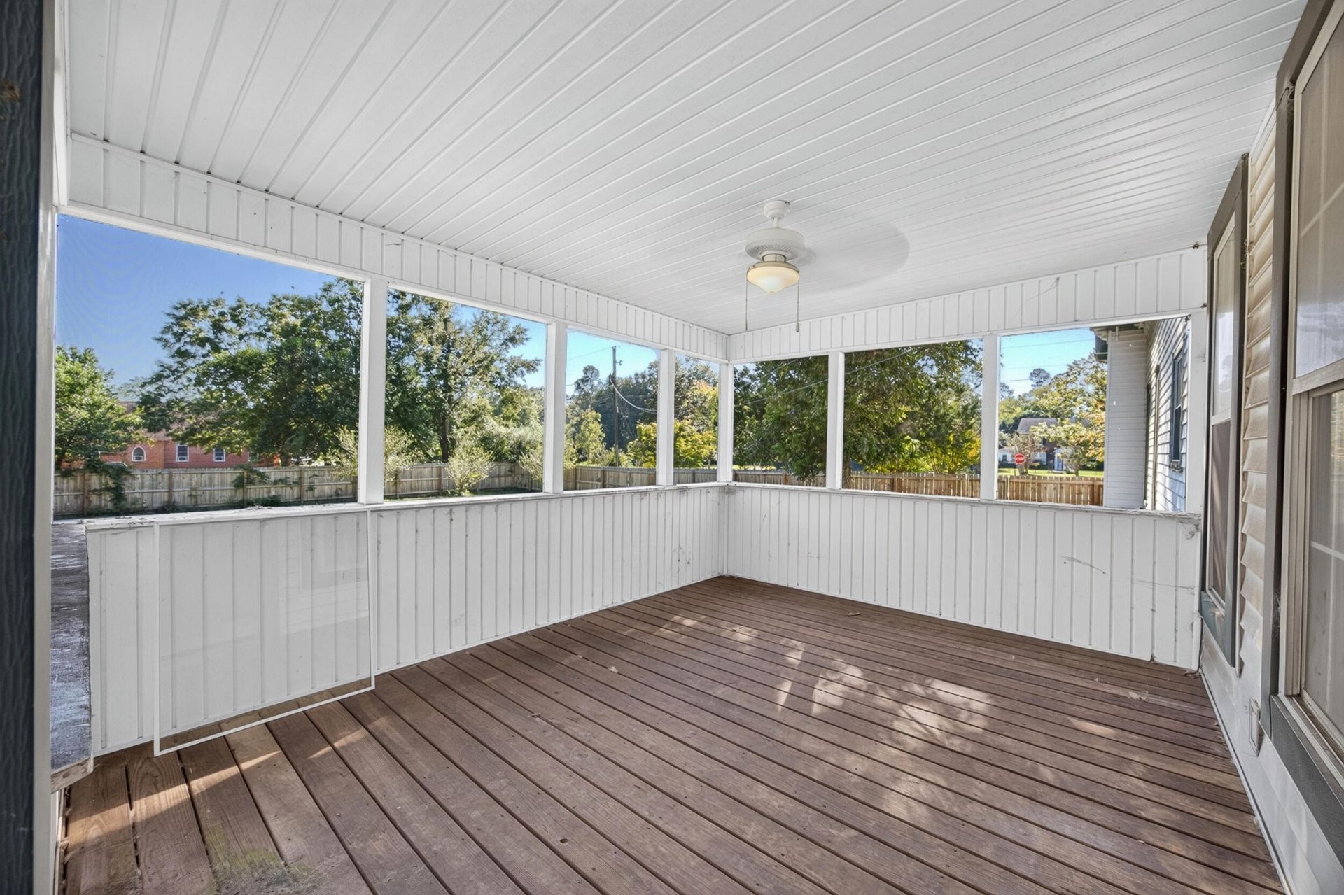 137 Railroad Avenue Photo 23