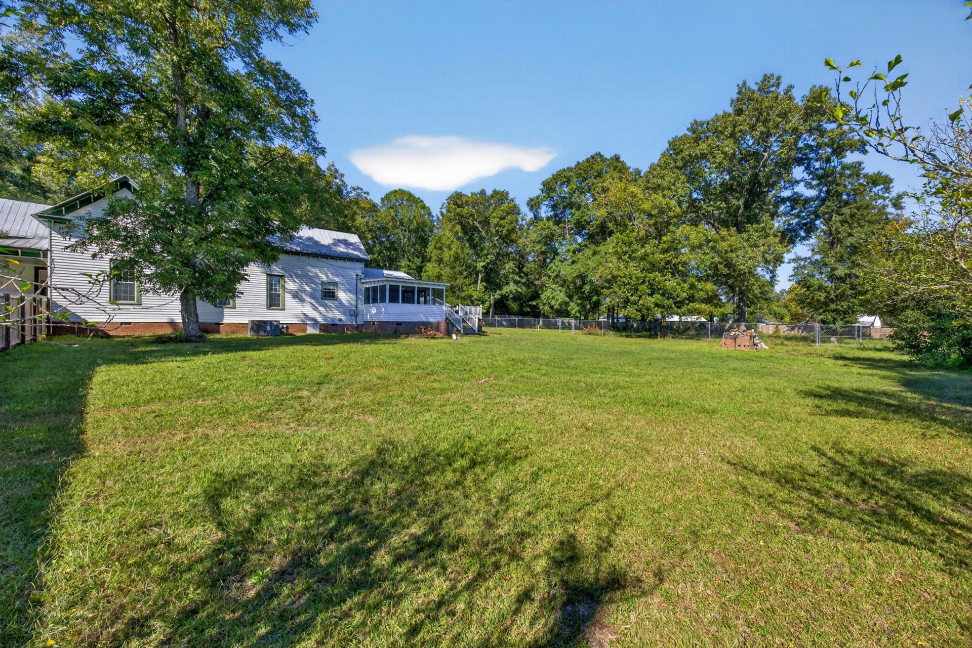 137 Railroad Avenue Photo 24