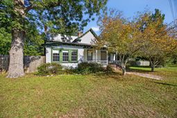 137 Railroad Avenue photo 4