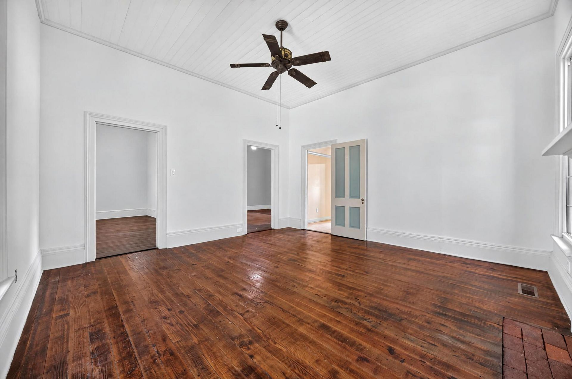 137 Railroad Avenue Photo 7