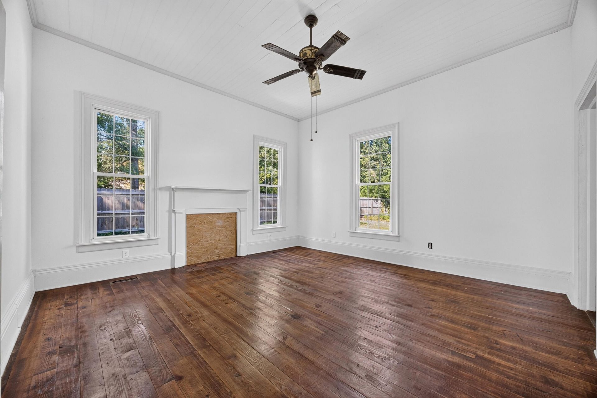 137 Railroad Avenue Photo 8