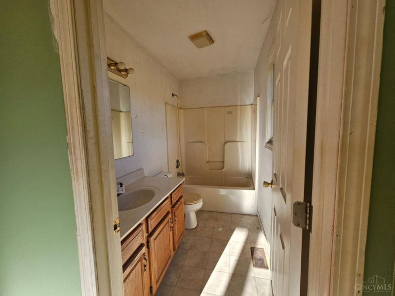 2437 Tri County Highway, Mount Orab, OH 45154 Photo 10