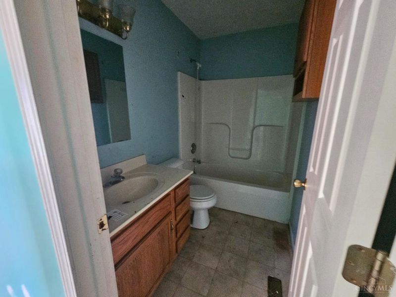 2437 Tri County Highway, Mount Orab, OH 45154 Photo 6
