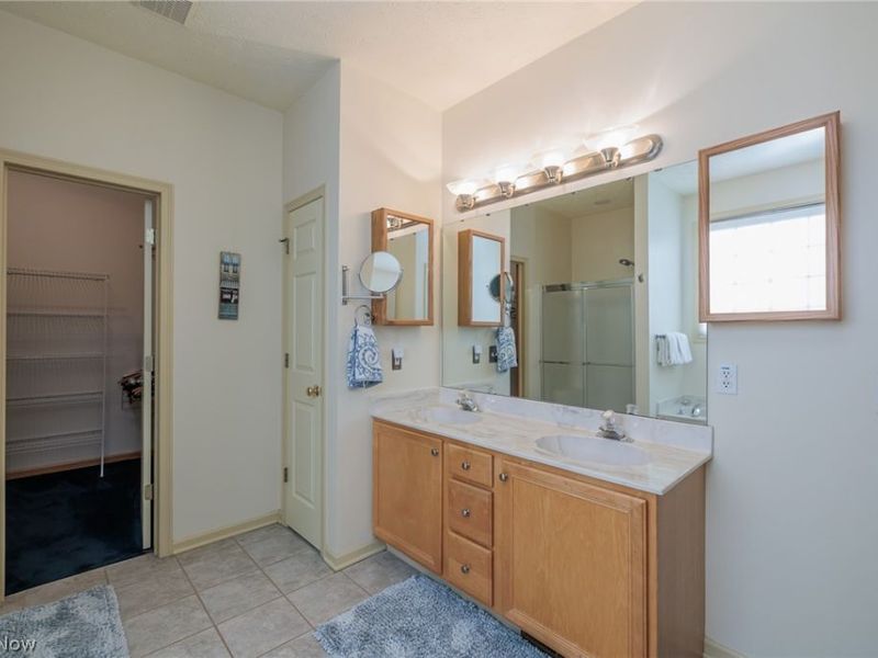 15271 Oak Hollow Lane, Strongsville, OH 44149 Photo 27