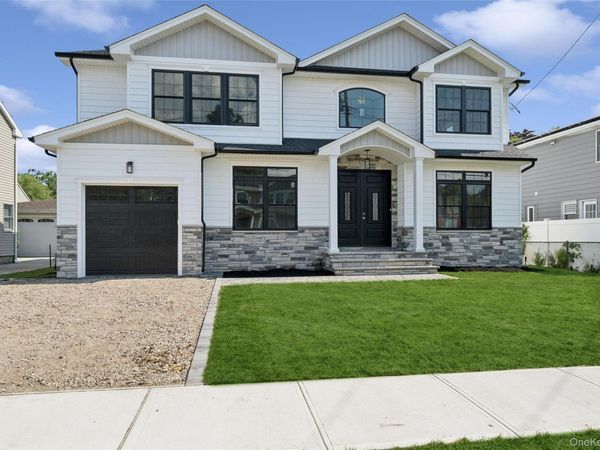 1750 Henry Road , Merrick, NY 11566