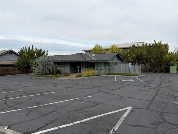 2941 Doctors Park Drive, Medford, OR 97504