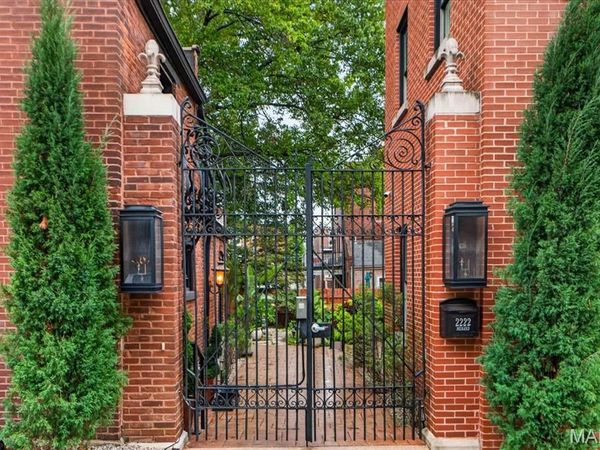 2220 Menard Street, St Louis, MO 63104