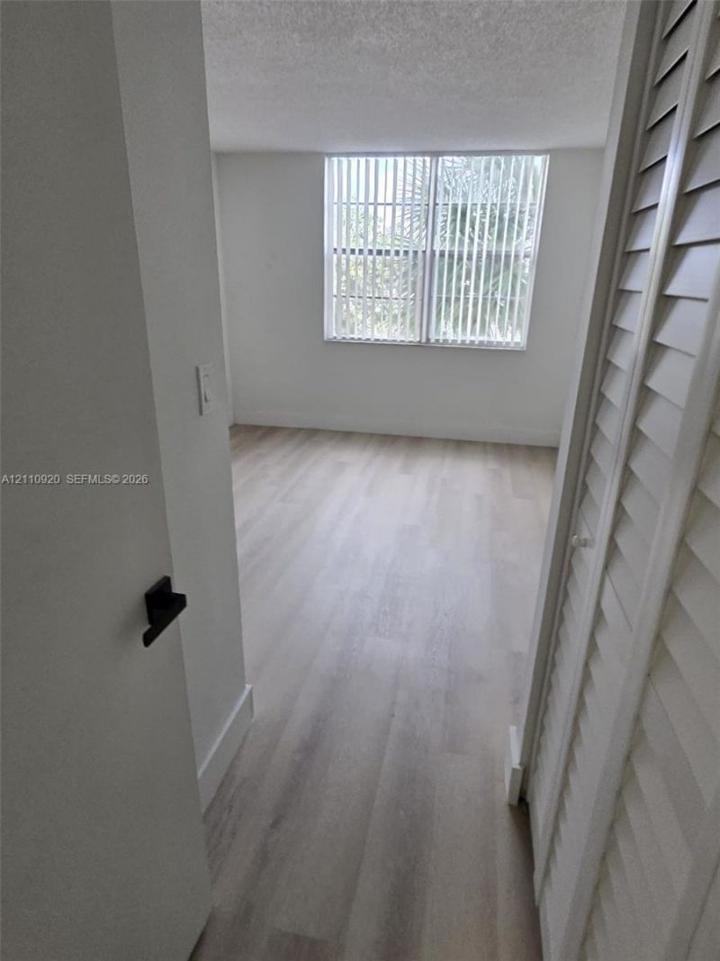 486 NW 165th St Rd , Unit B-305, Miami, FL 33169 Photo