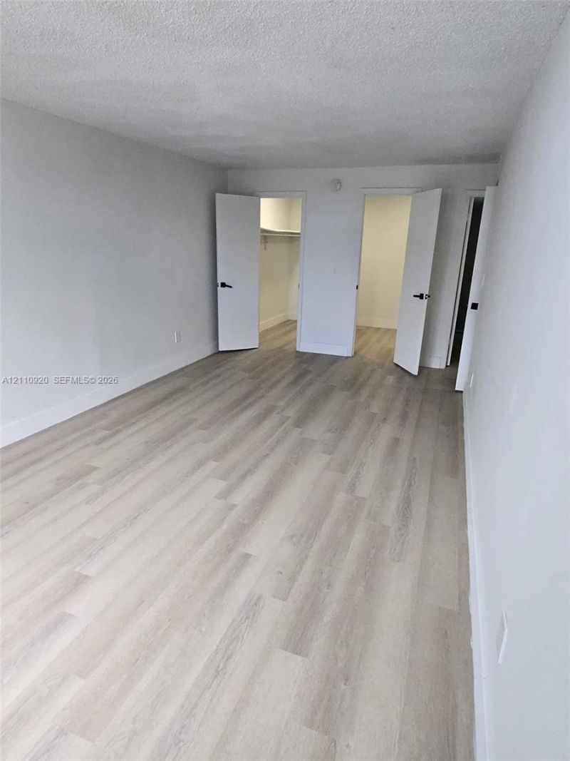 486 NW 165th St Rd , Unit B-305, Miami, FL 33169 Photo