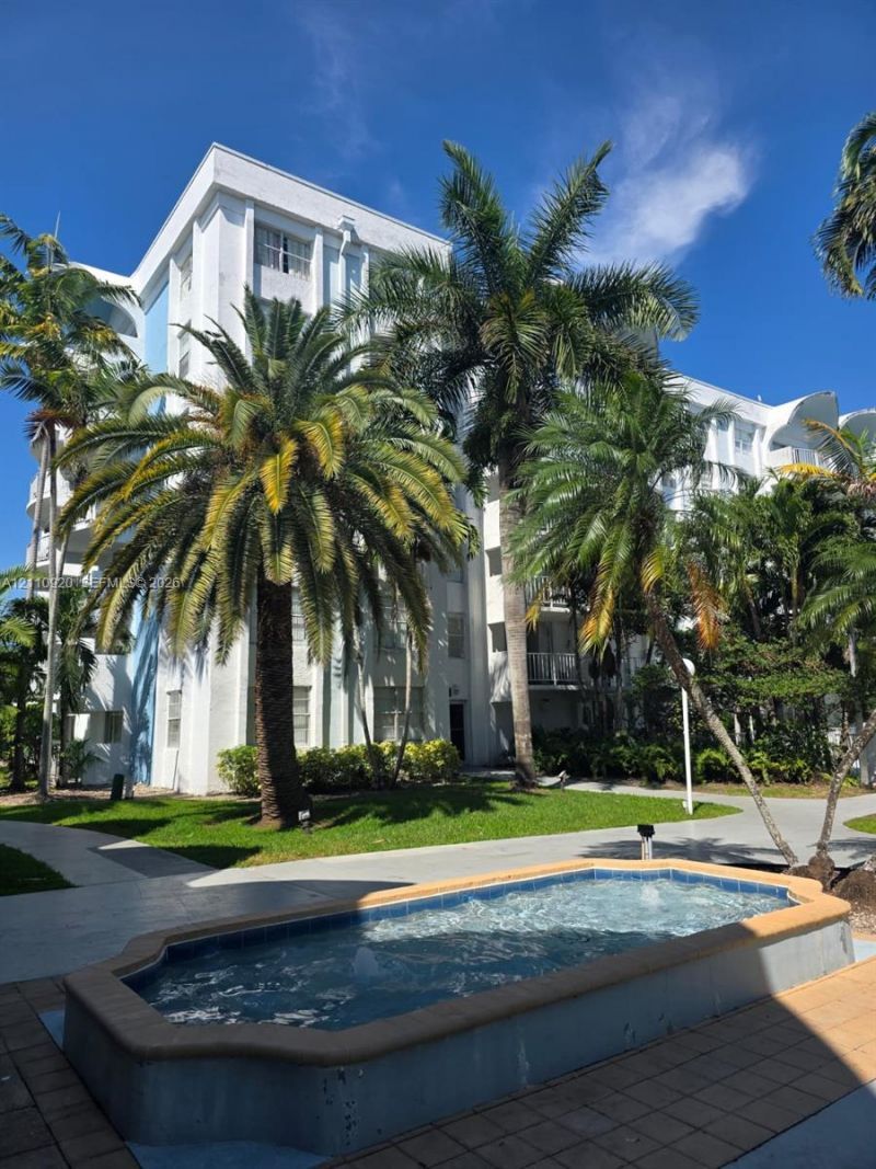 486 NW 165th St Rd , Unit B-305, Miami, FL 33169 Photo