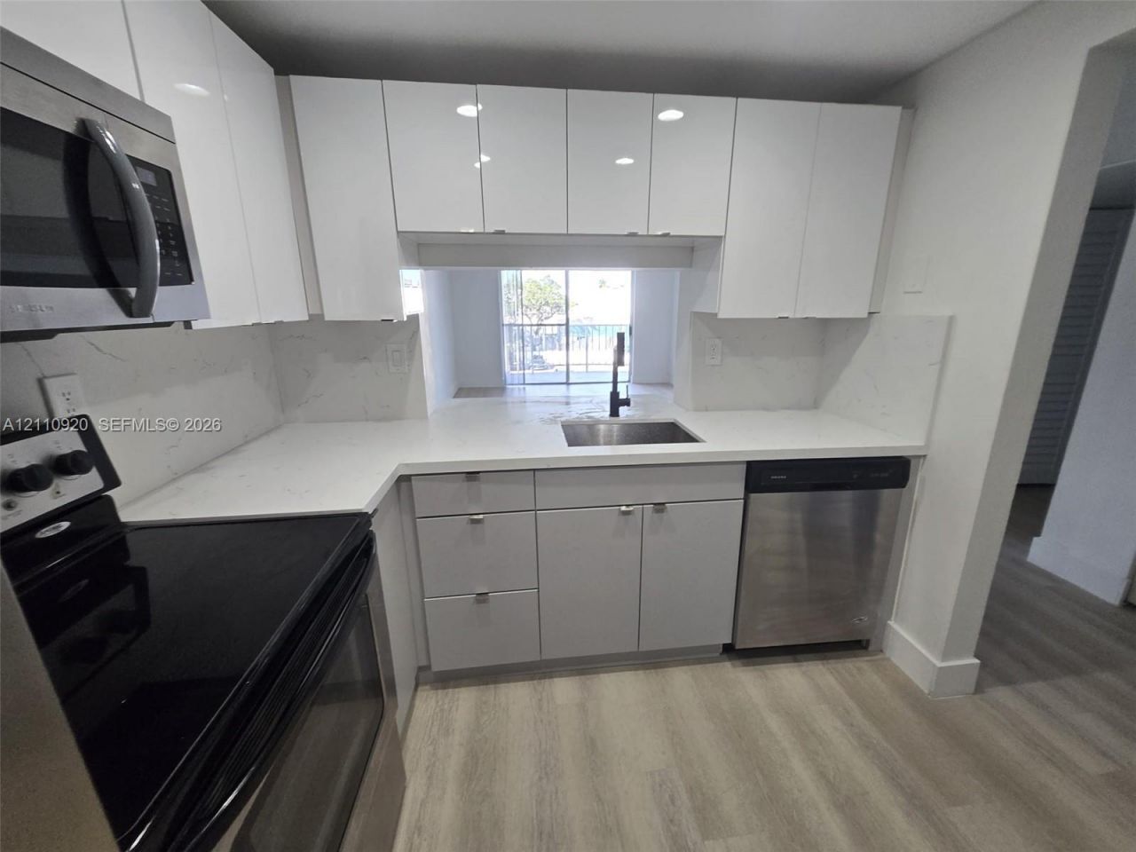 486 NW 165th St Rd , Unit B-305, Miami, FL 33169 Photo