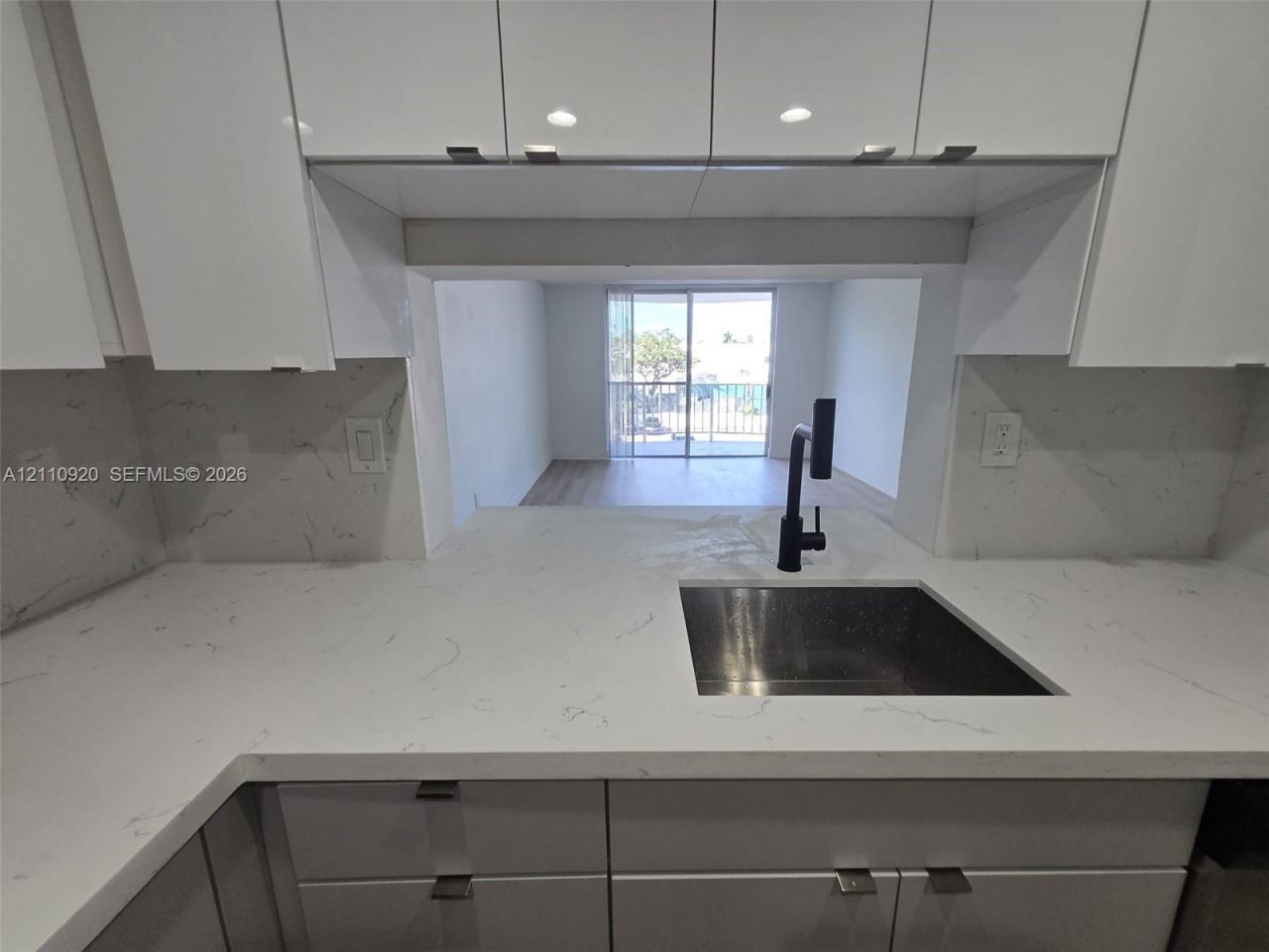 486 NW 165th St Rd , Unit B-305, Miami, FL 33169 Photo