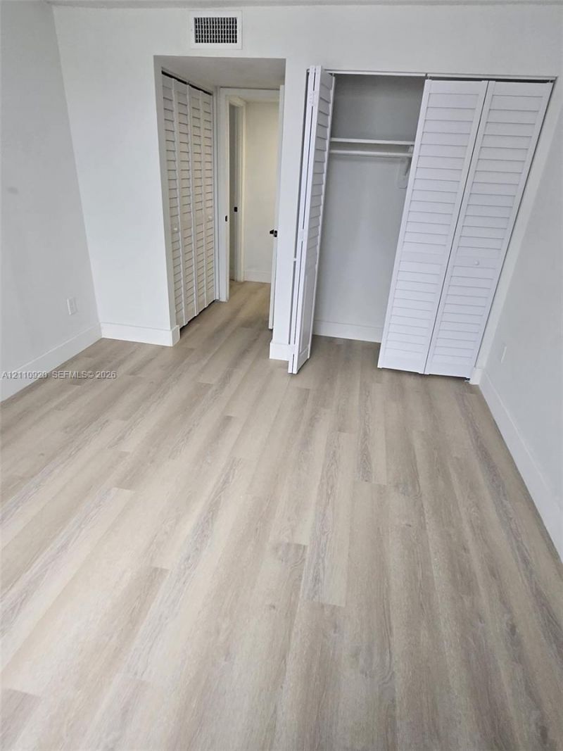 486 NW 165th St Rd , Unit B-305, Miami, FL 33169 Photo