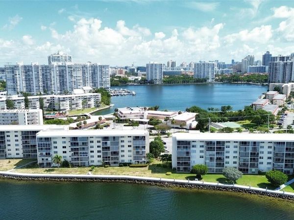 2920 Point East Dr, Unit N311, Aventura, FL 33160
