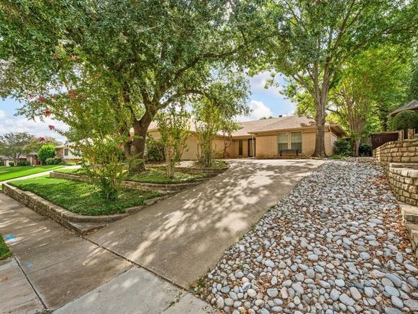 1700 Saxon Drive, Bedford, TX 76021