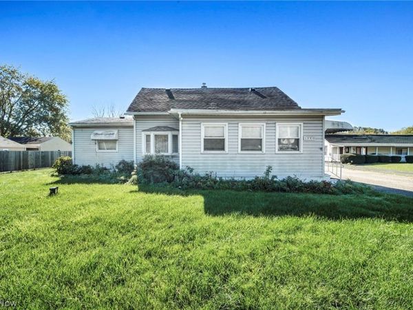 1980 Wadsworth Road , Norton, OH 44203