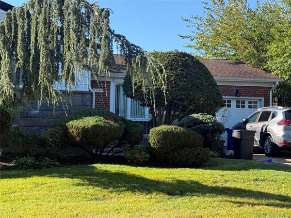 2243 Renfrew Avenue, Elmont, NY 11003