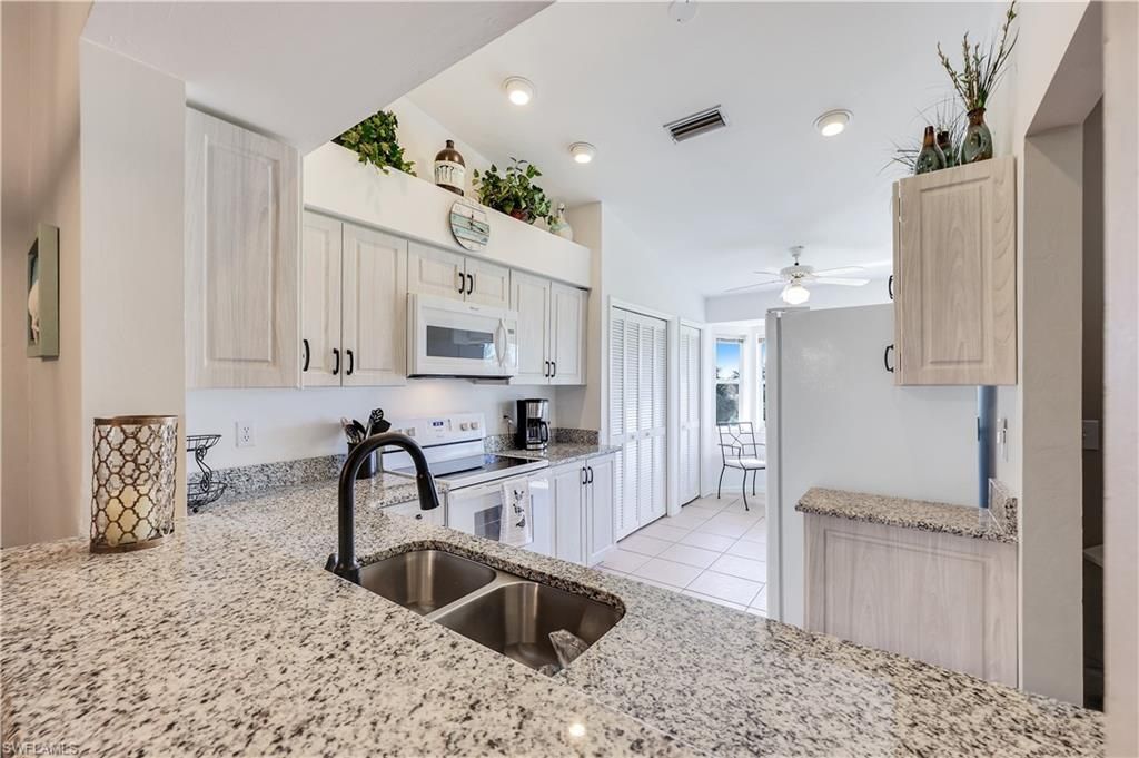 7360 Glenmoor Ln , Unit 303, Naples, FL 34104 Photo
