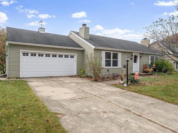 384 WINDWARD ROAD, Green Bay, WI 54302