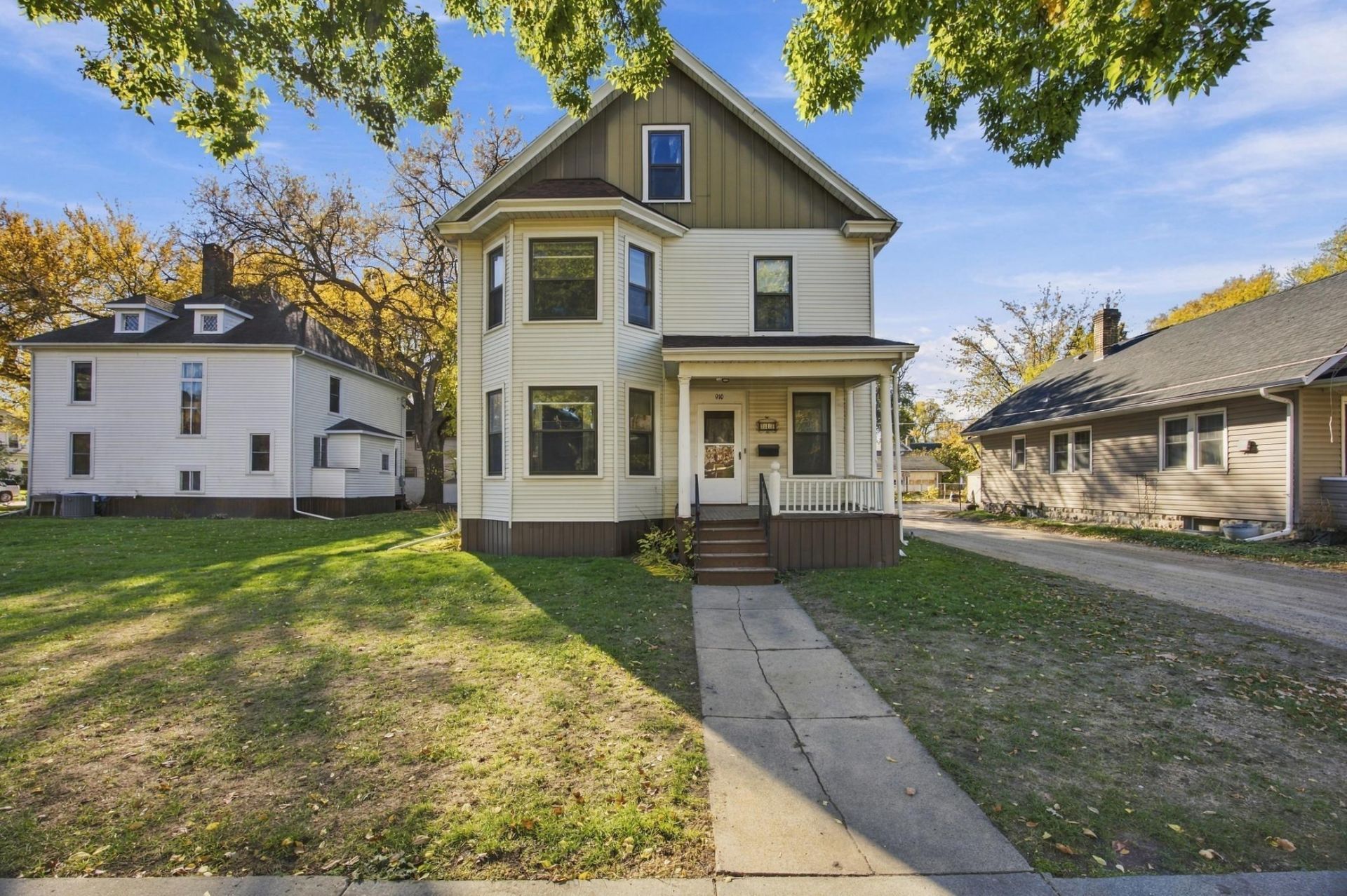 910 5th Avenue S primary photo