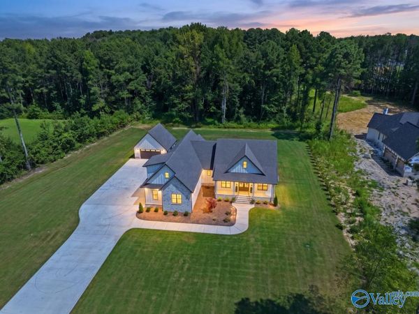 56 Worthington Lane, Guntersville, AL 35976