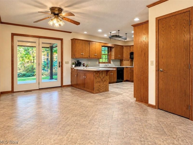 172 Jessica Drive, Dover, OH 44622 Photo 3