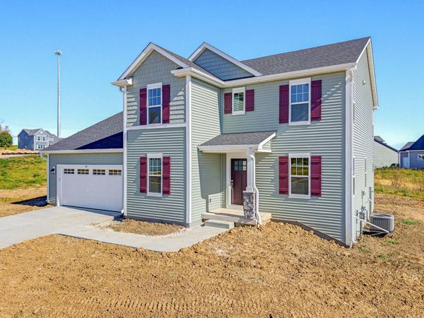 611 E Bluff Cir, Waterford, WI 53185