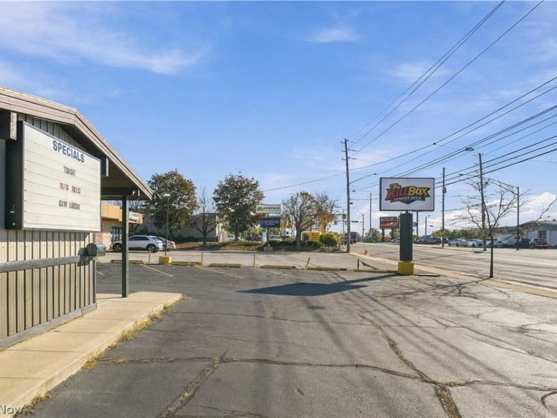 1305 E Tallmadge Avenue, Akron, OH 44310 Photo 2
