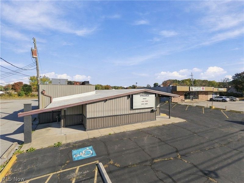 1305 E Tallmadge Avenue, Akron, OH 44310 Photo 3