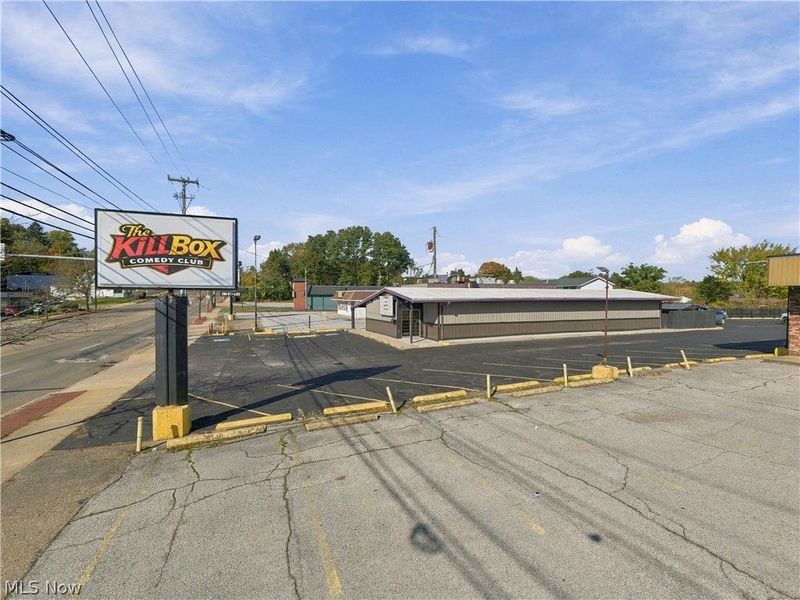 1305 E Tallmadge Avenue, Akron, OH 44310 Photo 4