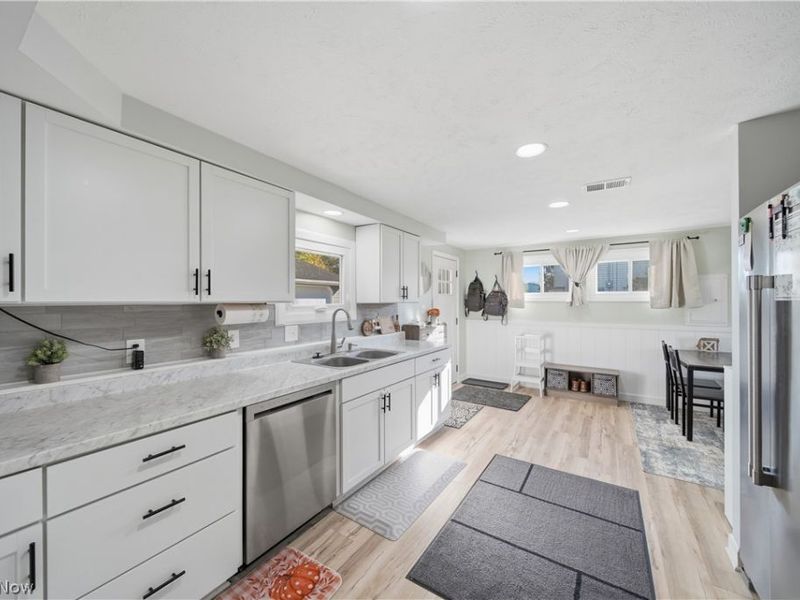 1725 Pike Parkway , Streetsboro, OH 44241 Photo 12