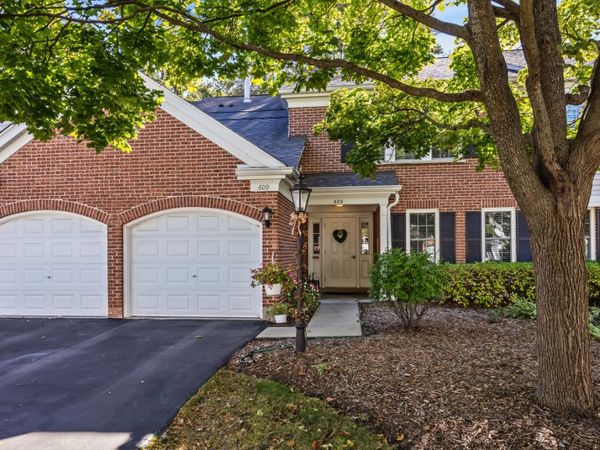 609 Edinburgh Lane , Unit B, Prospect Heights, IL 60070