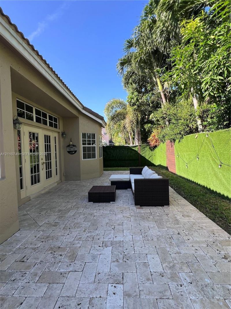 1371 Bayview Cir , Weston, FL 33326 Photo