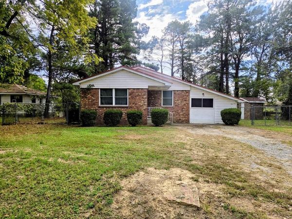 692 Vine St., Marianna, AR 72360