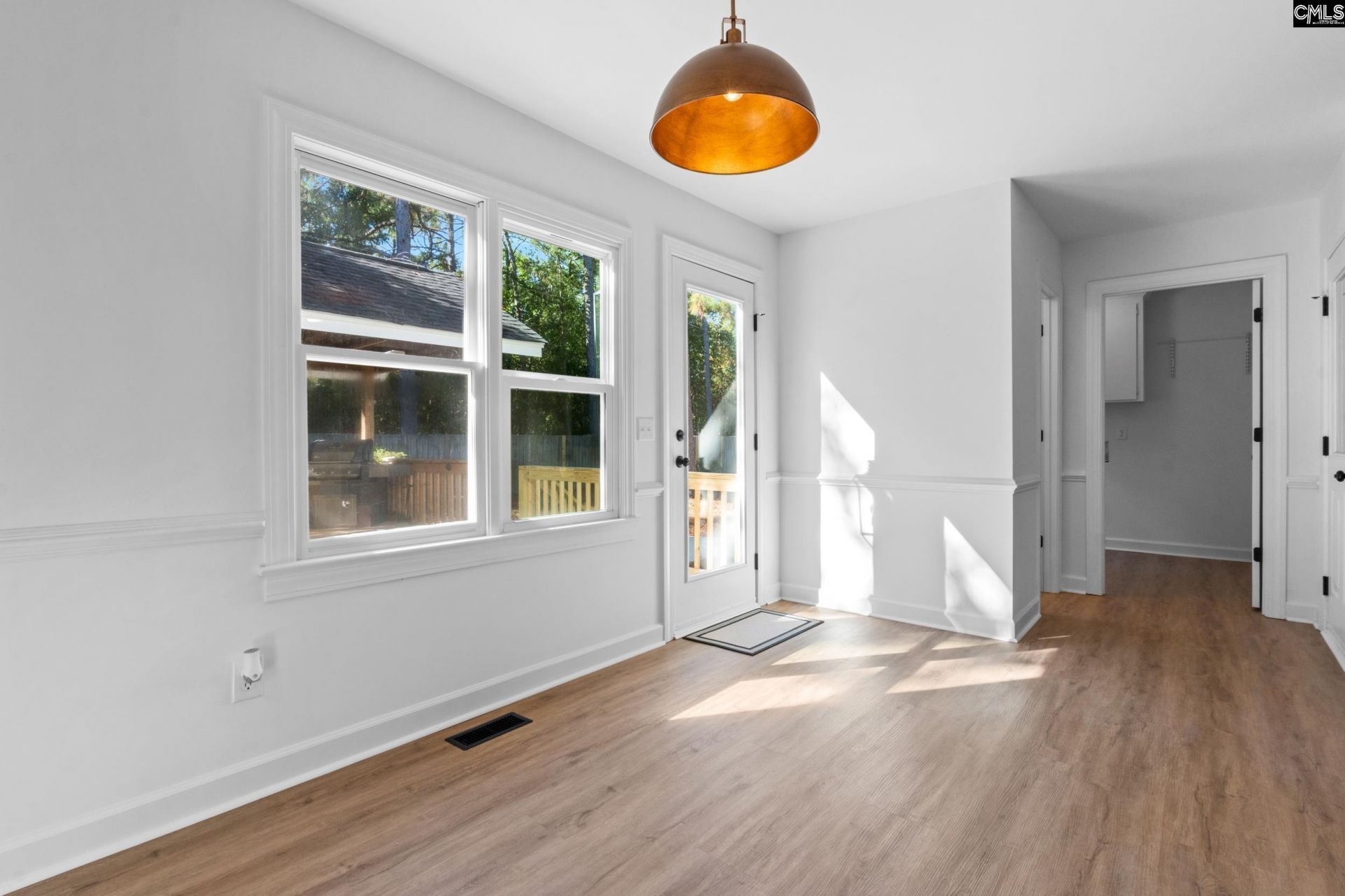 527 Oxford Court  Photo 10