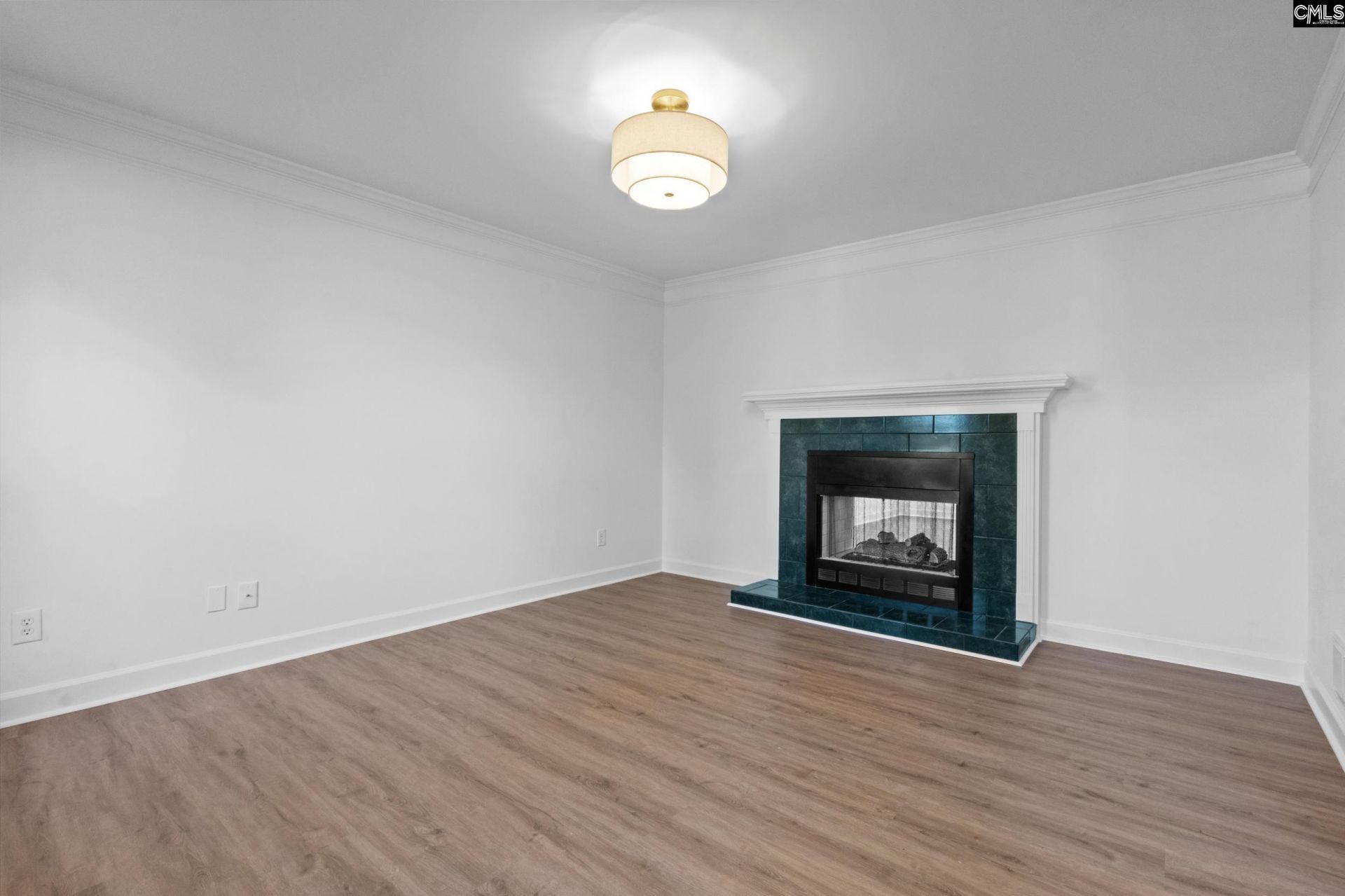 527 Oxford Court  Photo 16