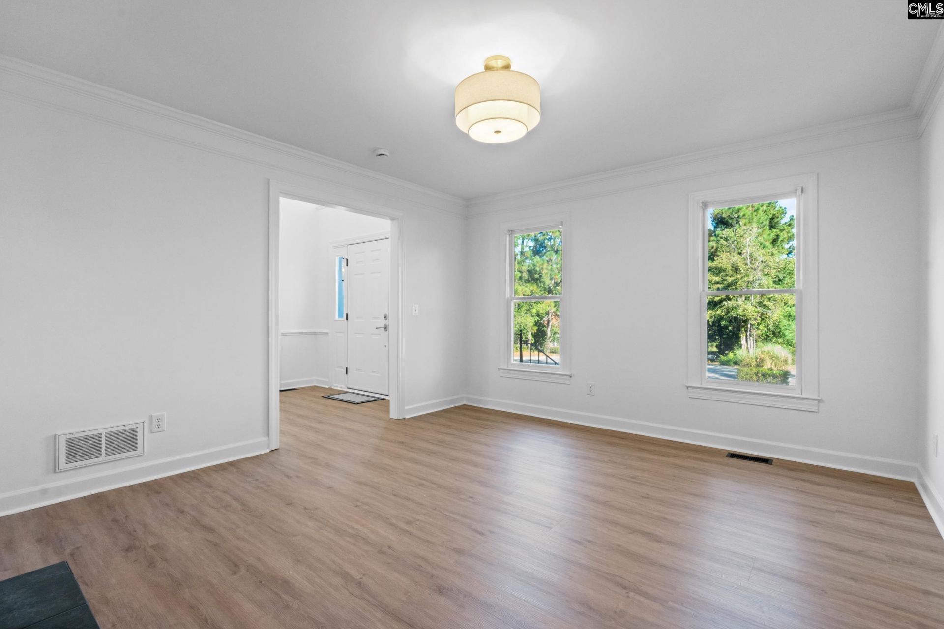 527 Oxford Court  Photo 17