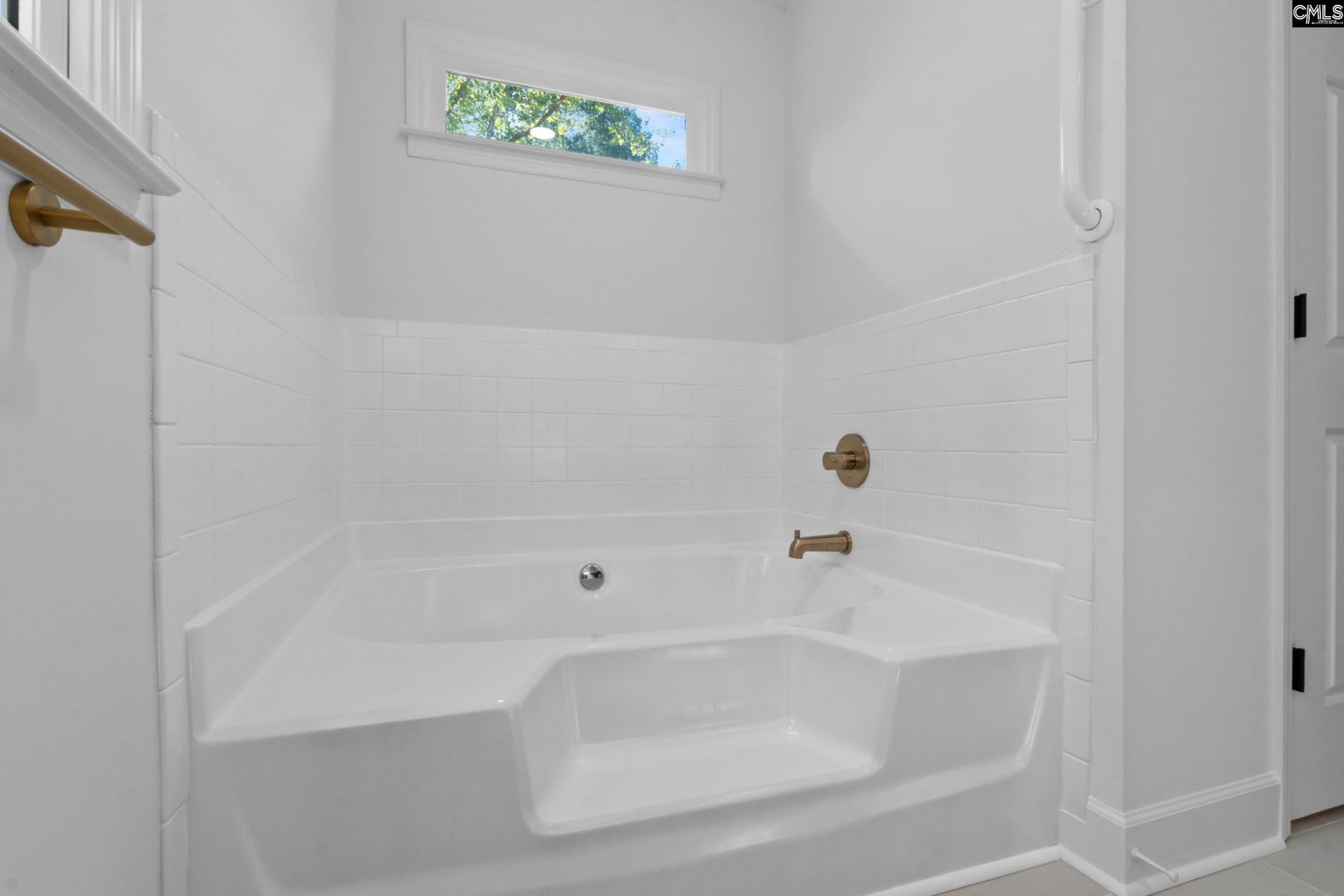 527 Oxford Court  Photo 23