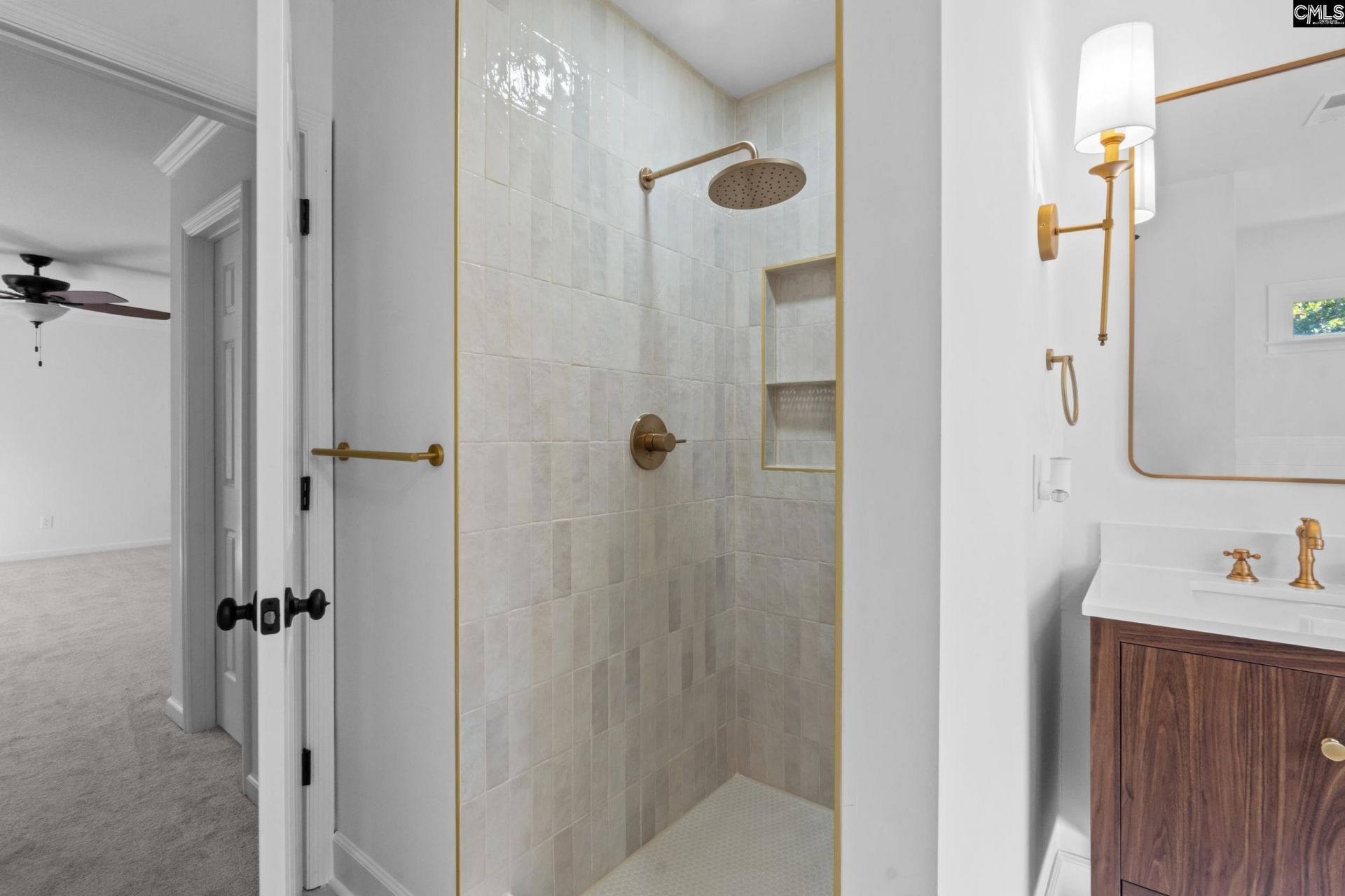 527 Oxford Court  Photo 24