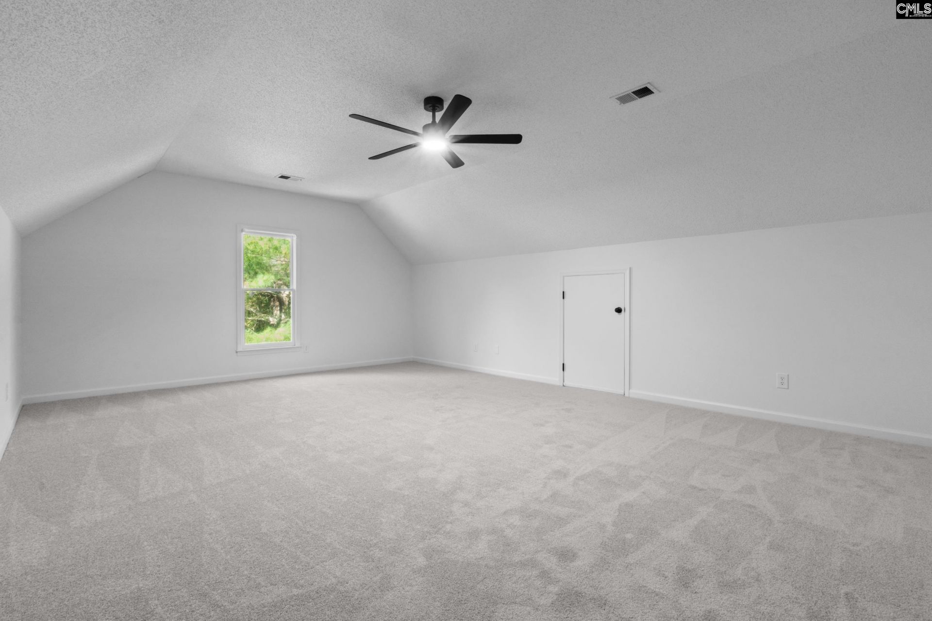 527 Oxford Court  Photo 29