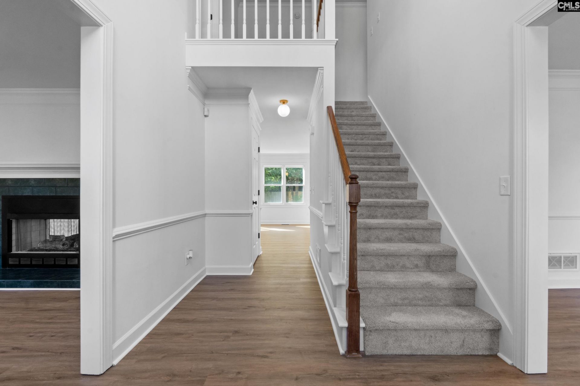 527 Oxford Court  Photo 8