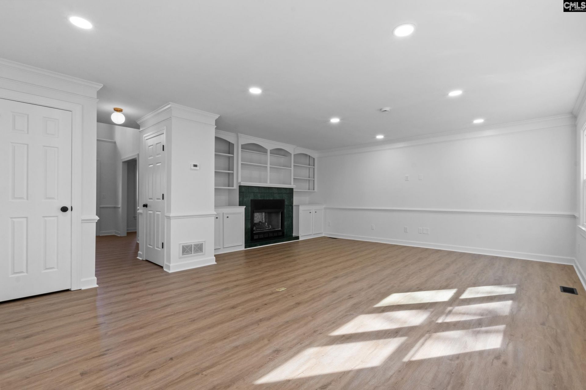 527 Oxford Court  Photo 9