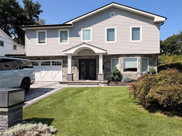 Manhasset Hills, NY 11040