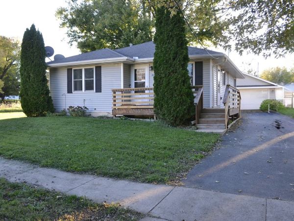 107 S Fremont Street , Creston, IL 60113
