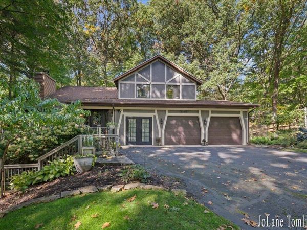 3525 Wild Rose Lane NE, Grand Rapids, MI 49525