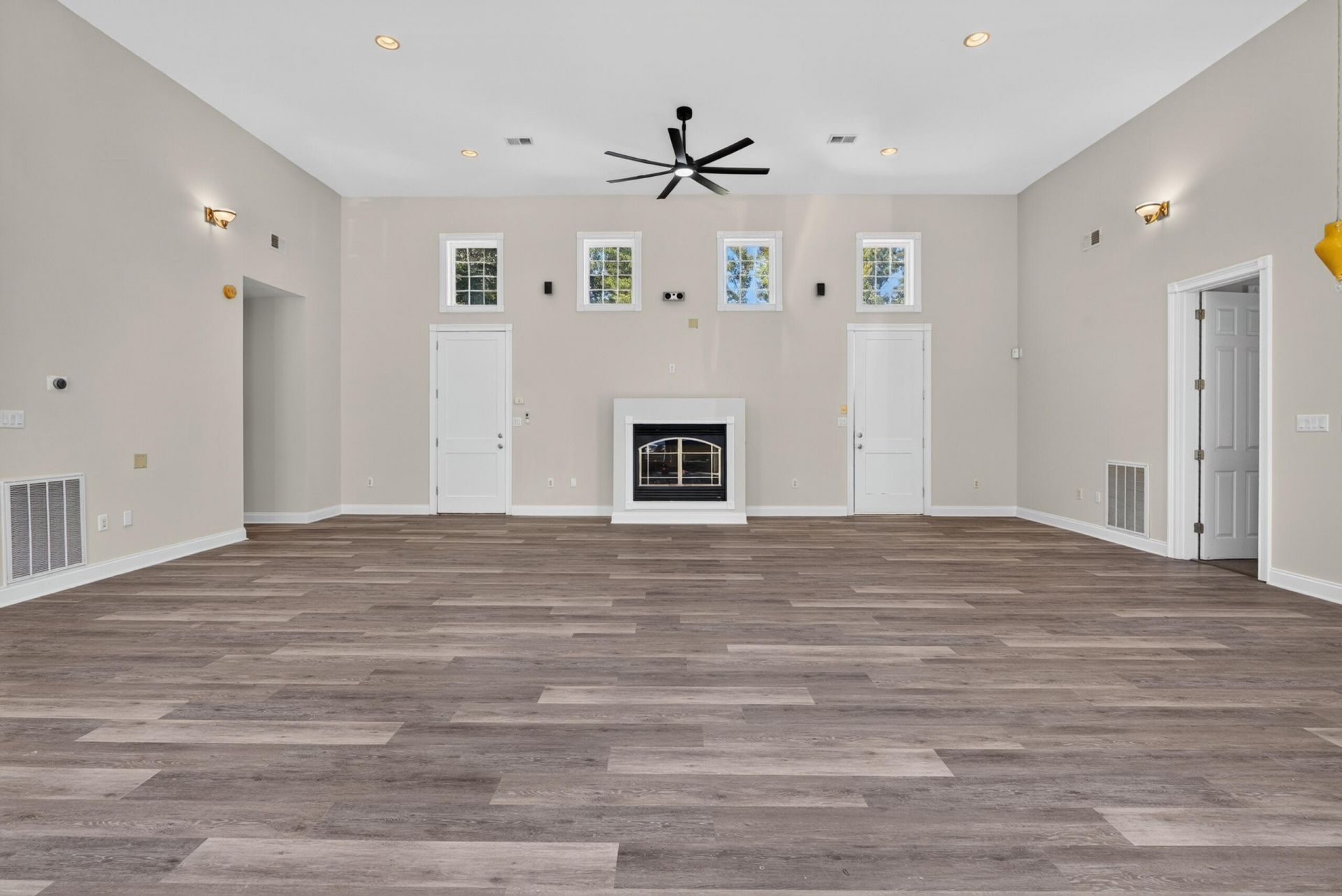 208 Ambassador Avenue Photo 10