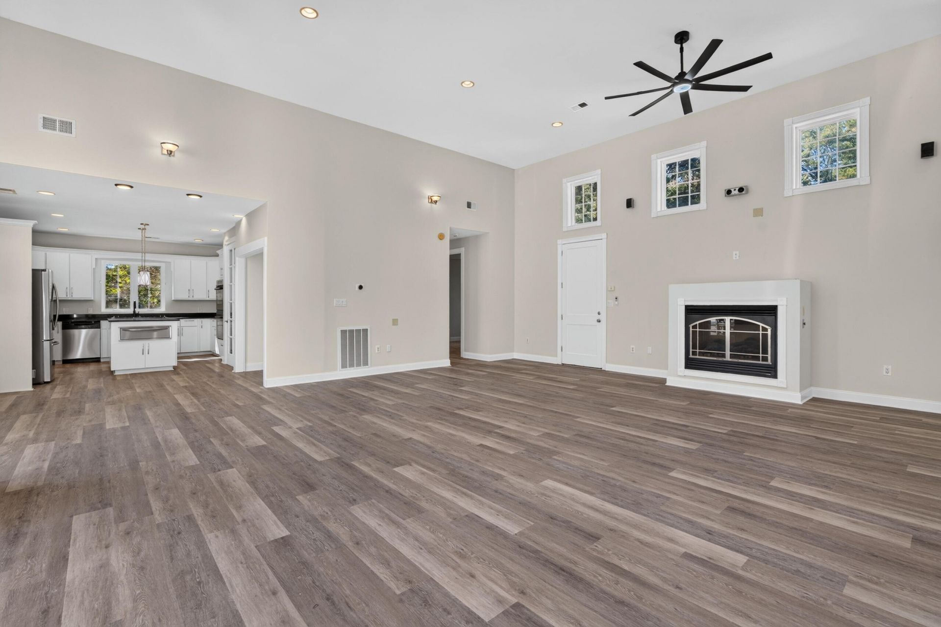 208 Ambassador Avenue Photo 11